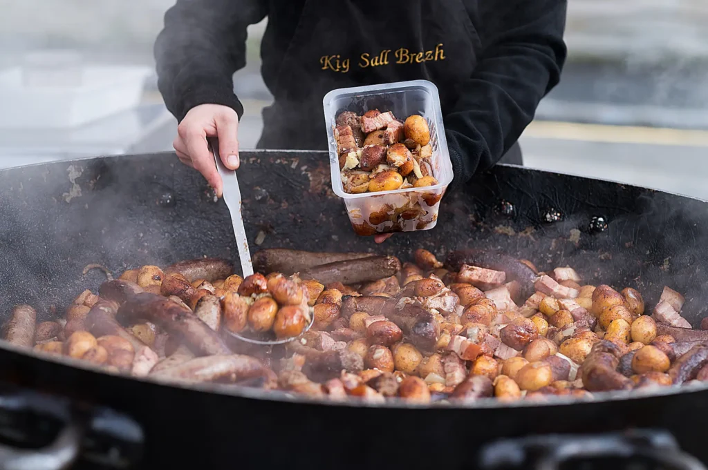 Home Expérience culinaire local partout en Bretagne présent sur les marché et pour tous vos événements, mariage séminaire EVG EVJF repas associatif